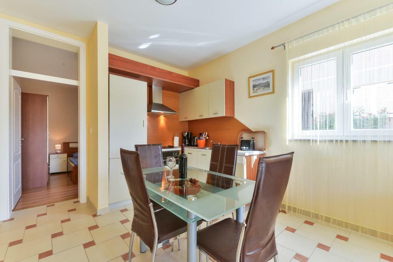 Apartments Dakovic Pakoštane エクステリア 写真